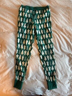 Hanna Andersson Pajama Pants in Winter Green Trees size S